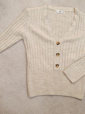 Mango Beige Ribbed V-Neck Button Sweater Size XS